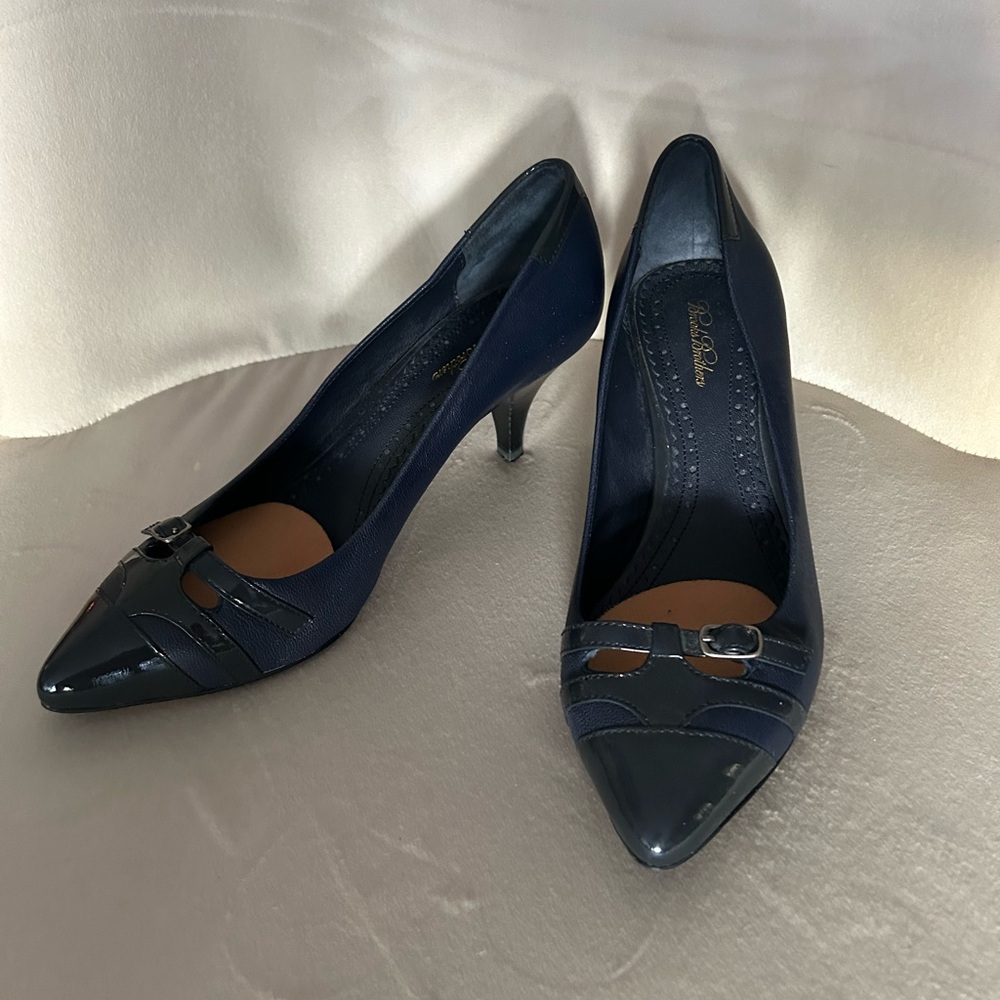 Brooks Brothers leather pointed toe kitten heels